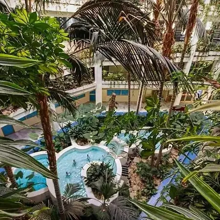 El Capricho De Benalbeach, Solo De Sabado A Sabado